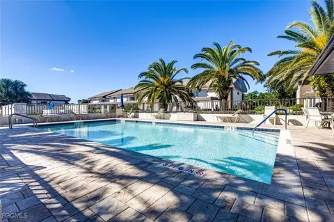 5710 Trailwinds Dr #525, Fort Myers, FL 33907
