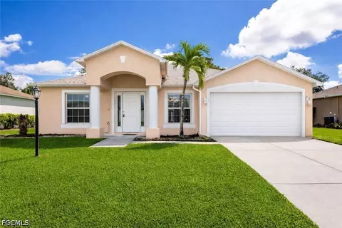 2720 Soaring Hawk Dr, Fort Myers, FL 33905