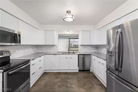 1331 S Brandywine Cir, Fort Myers, FL 33919