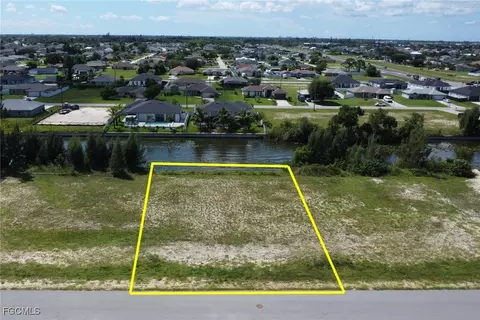 22 NE 9th St, Cape Coral, FL 33909
