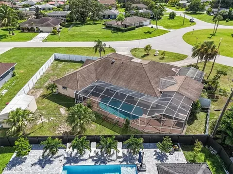 1622 Country Club Pkwy, Lehigh Acres, FL 33936