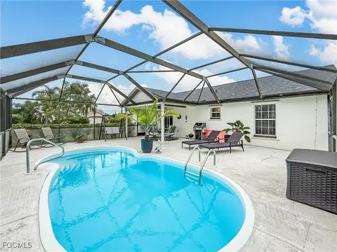 15 Crestwood Cir S, Lehigh Acres, FL 33936
