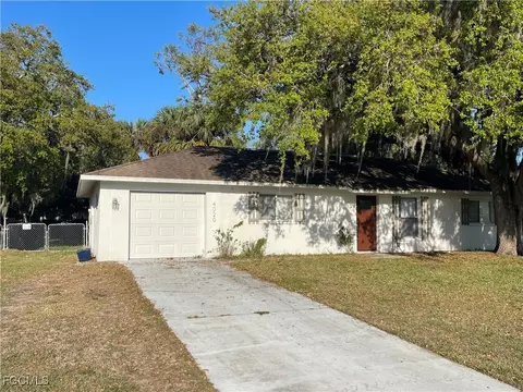 4020 E Sunflower Cir, Labelle, FL 33935 photo 2