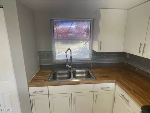 4020 E Sunflower Cir, Labelle, FL 33935 photo 9