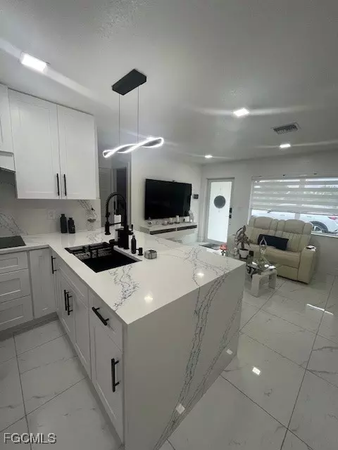 198 E Browning Dr, West Palm Beach, FL 33406