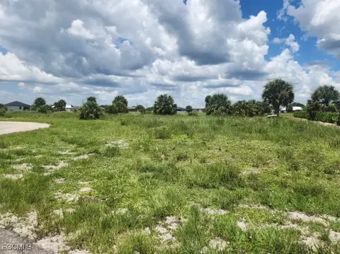 Saturn Ct, Labelle, FL 33935