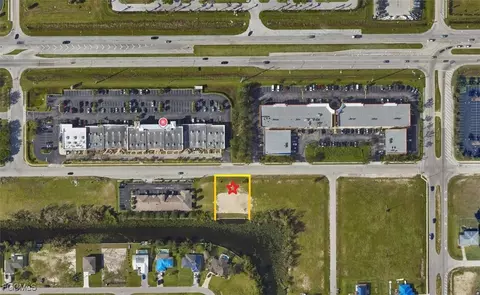 828 SW 4th St, Cape Coral, FL 33991
