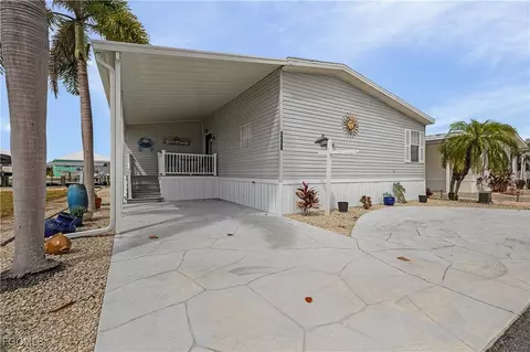 3057 Sloop Ln, Saint James City, FL 33956