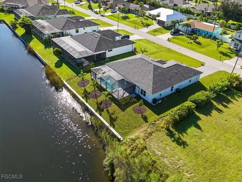 835 SW 28th Ter, Cape Coral, FL 33914