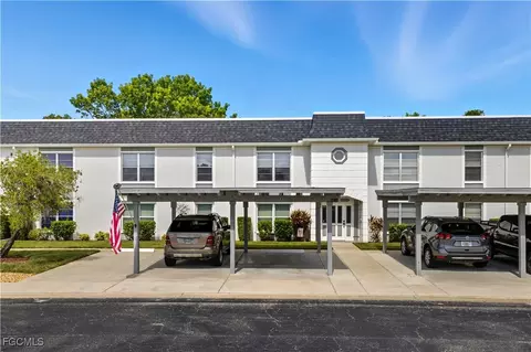 686 Sandtrap Dr #3, Fort Myers, FL 33919