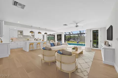 924 Kings Crown Dr, Sanibel, FL 33957