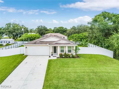 6077 Latimer Ave, Fort Myers, FL 33905