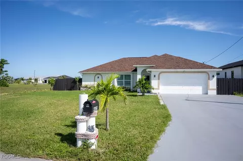 4623 Jacaranda Pkwy W, Cape Coral, FL 33993