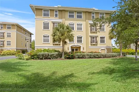 10050 Lake Cove Dr #202, Fort Myers, FL 33908