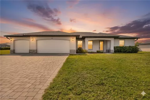 216 NW 9th Ter, Cape Coral, FL 33993