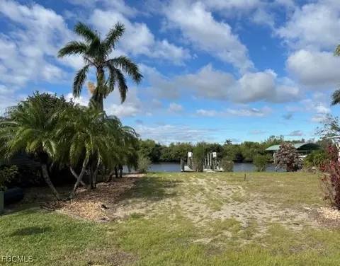 208 Sun Cir, Fort Myers, FL 33905