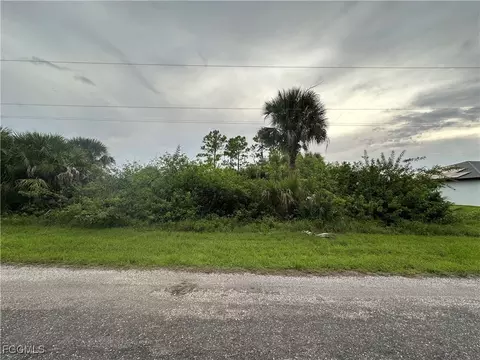 850 Haskell St E, Lehigh Acres, FL 33974 photo 4