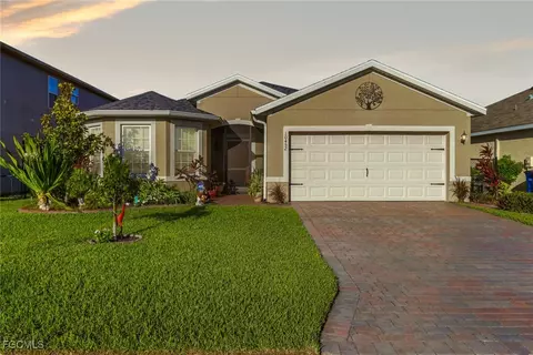 10452 Canal Brook Ln, Lehigh Acres, FL 33936