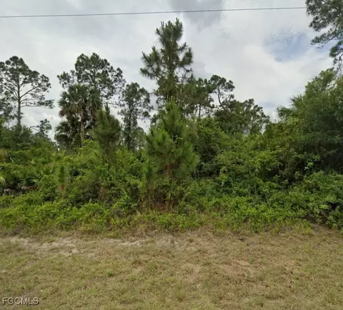 1252 Hillcrest St E, Lehigh Acres, FL 33974
