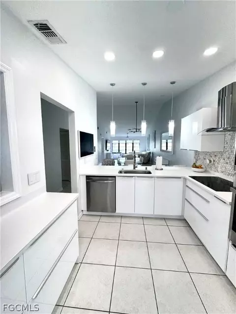 Kitchen - 4079 Northlight Dr #1802, Naples, FL 34112 photo 7 of 11