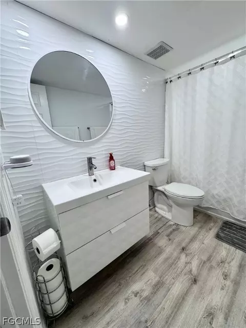 Bath - 4079 Northlight Dr #1802, Naples, FL 34112 photo 4 of 10