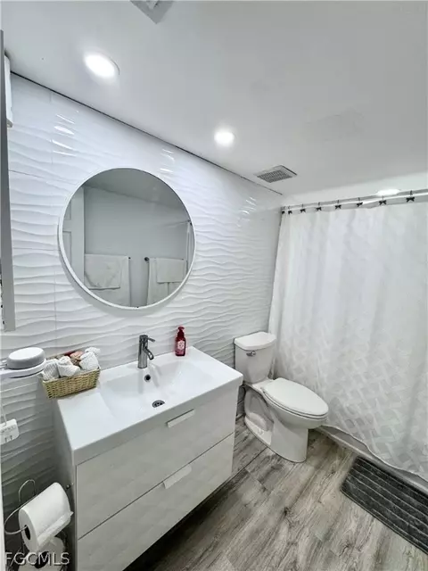 Bath - 4079 Northlight Dr #1802, Naples, FL 34112 photo 1 of 10