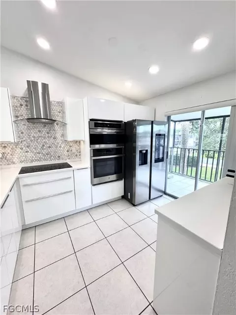 Kitchen - 4079 Northlight Dr #1802, Naples, FL 34112 photo 5 of 11