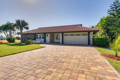 6359 Plumosa Ave, Fort Myers, FL 33908