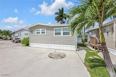 7031 Armadillo Way, Fort Myers, FL 33967