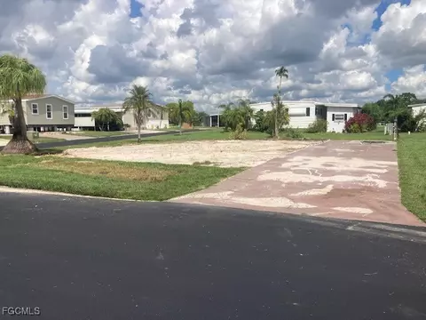 270 Valencia Dr, Fort Myers, FL 33905