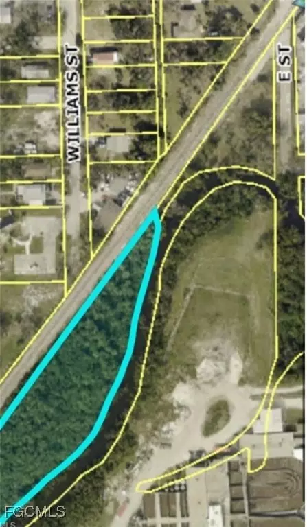 Williams St, Fort Myers, FL 33916