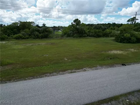 818 NE 32nd Ln, Cape Coral, FL 33909