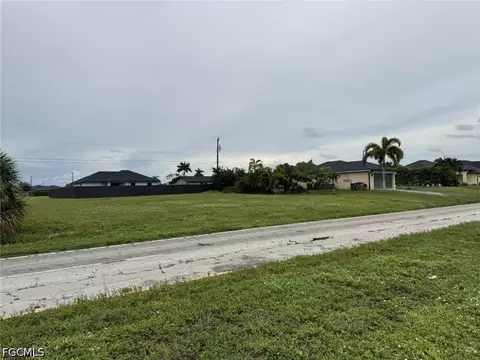 1935 Kismet Pkwy E, Cape Coral, FL 33909