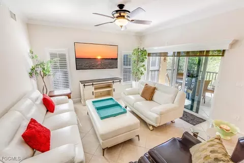 10060 Lake Cove Dr #202, Fort Myers, FL 33908