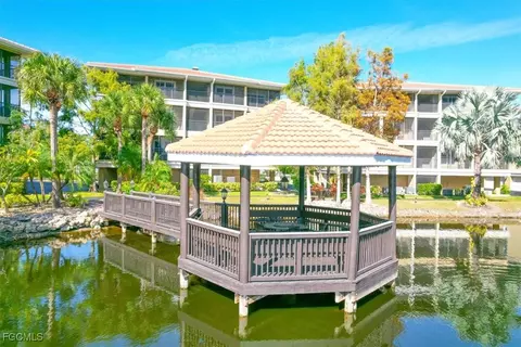 10060 Lake Cove Dr #202, Fort Myers, FL 33908