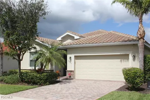 2571 Laurentina Ln, Cape Coral, FL 33909