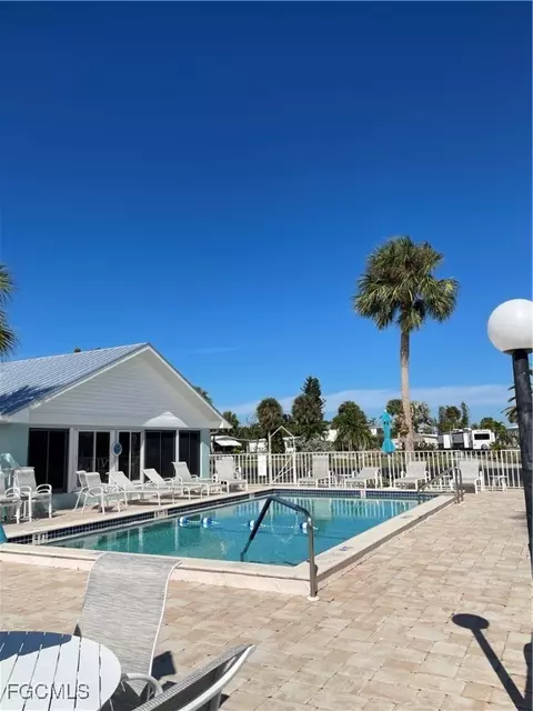 13681 Ovenbird Dr, Fort Myers, FL 33908