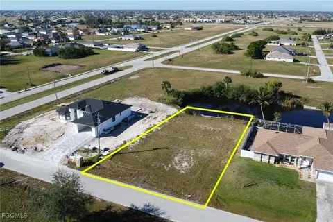 806 NW 28th Pl, Cape Coral, FL 33993