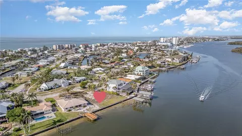 5636 Williams Dr, Fort Myers Beach, FL 33931
