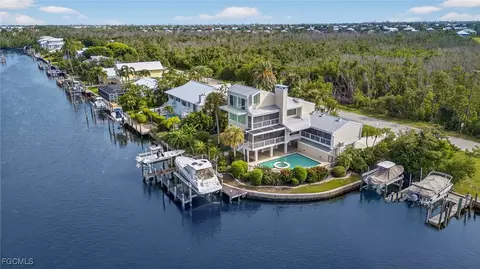 1290 Bay Dr, Sanibel, FL 33957