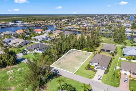 3805 SW 3rd St, Cape Coral, FL 33991