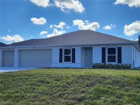 2719 71st St W, Lehigh Acres, FL 33971