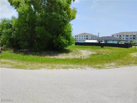 133 SW 8th Pl, Cape Coral, FL 33991