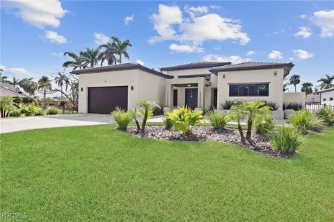 1332 Longwood Dr, Fort Myers, FL 33919