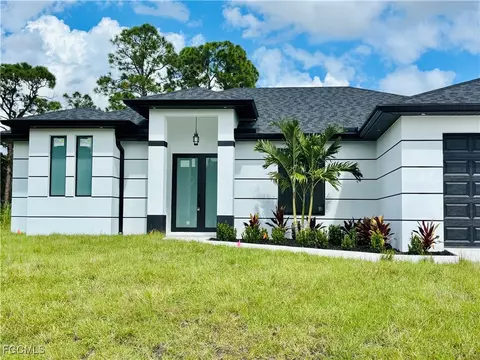 863 Haskell St E, Lehigh Acres, FL 33974 photo 3