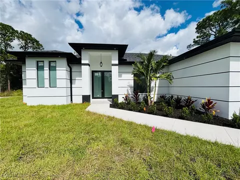 863 Haskell St E, Lehigh Acres, FL 33974 photo 2