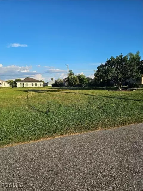 1401 SW 10th Pl, Cape Coral, FL 33991