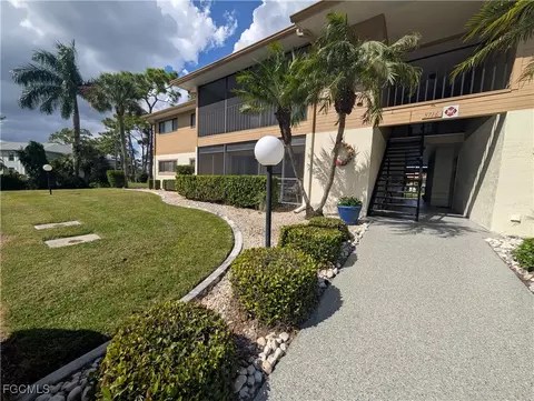 576 Foxlake Dr #1, North Fort Myers, FL 33917