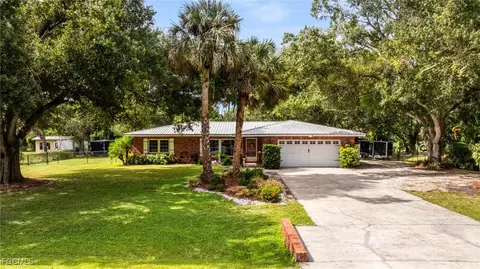 17371 Williamsburg Dr, North Fort Myers, FL 33917