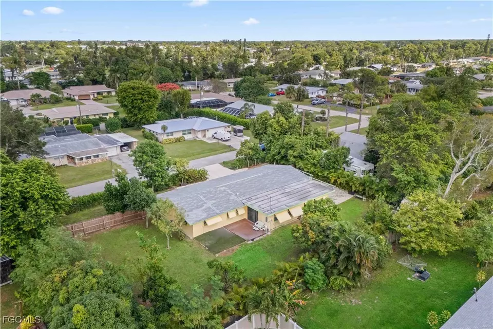View/Area - 2248 Ephraim Ave, Fort Myers, FL 33907 photo 4 of 5